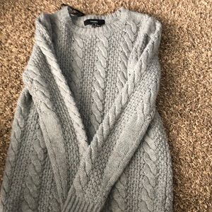 GRAY SWEATER